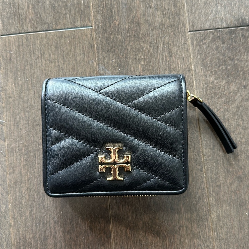 Tory Burch Wallet (NWOT)
